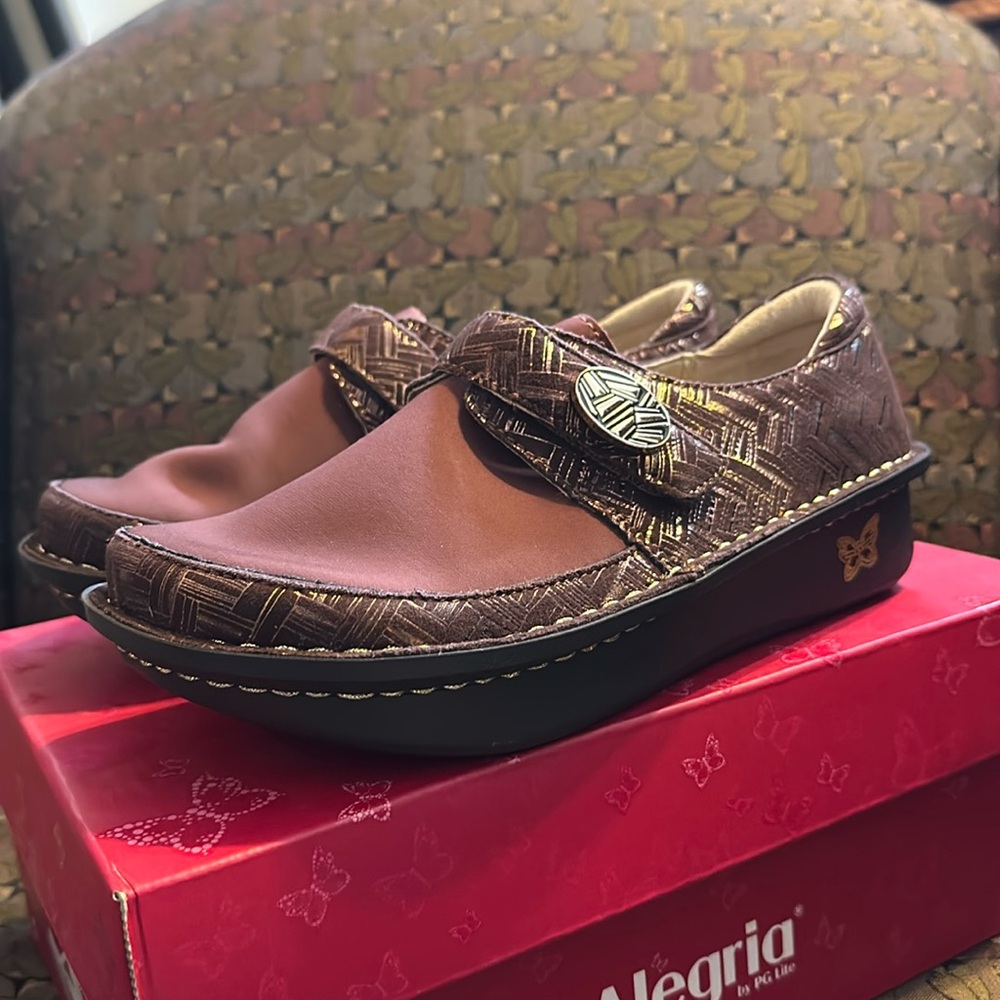 Alegria shoes Dena 37W in interlockin’ choco